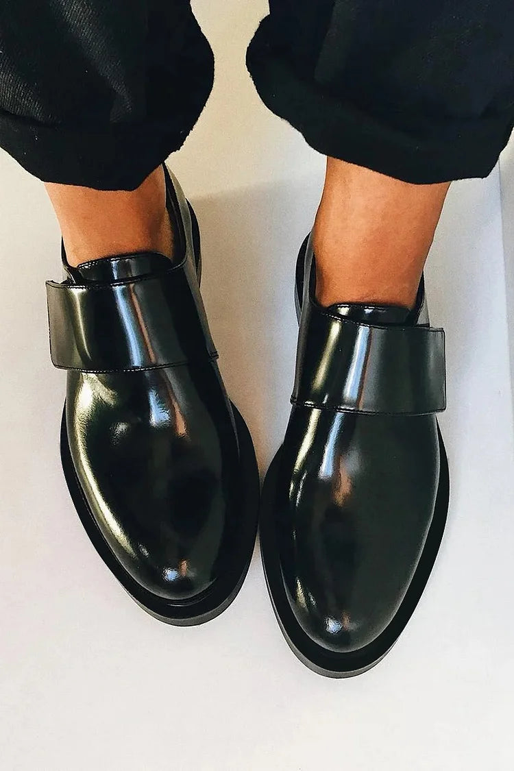 IRIS | Eleganti mocassini lucidi con fascetta per uno stile impeccabile