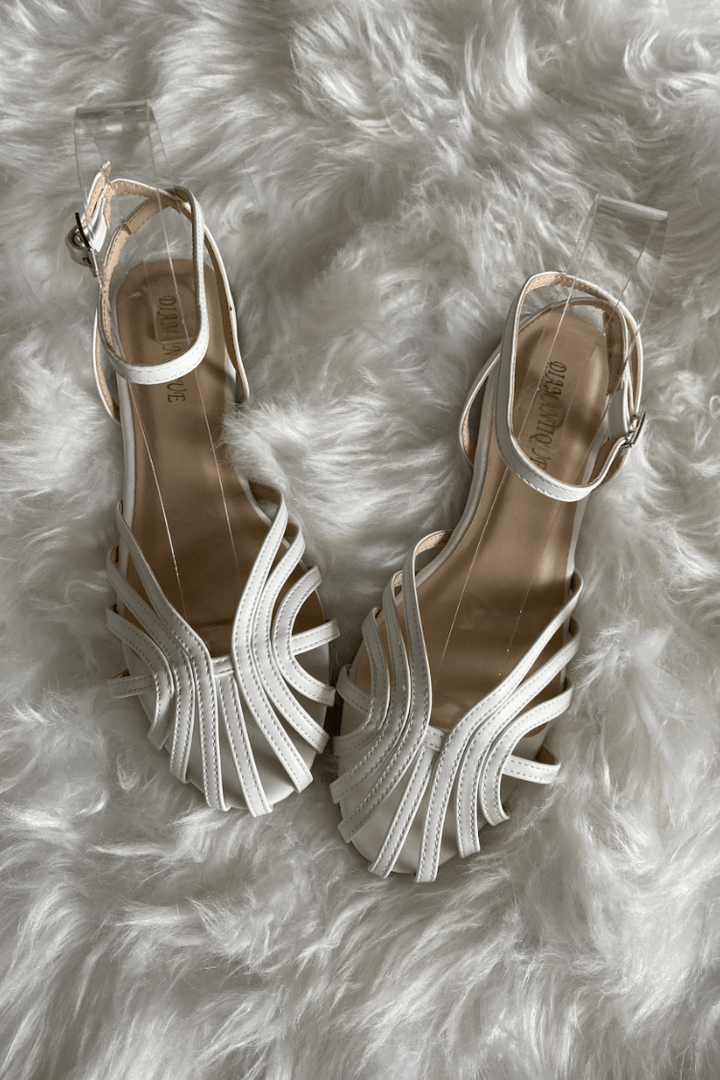 SOLE | Eleganti sandali piatti intrecciati per un look sofisticato