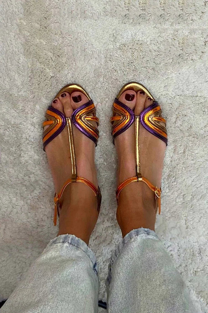 NERINA | Sandali bassi multifascia con dettagli metallici eleganti