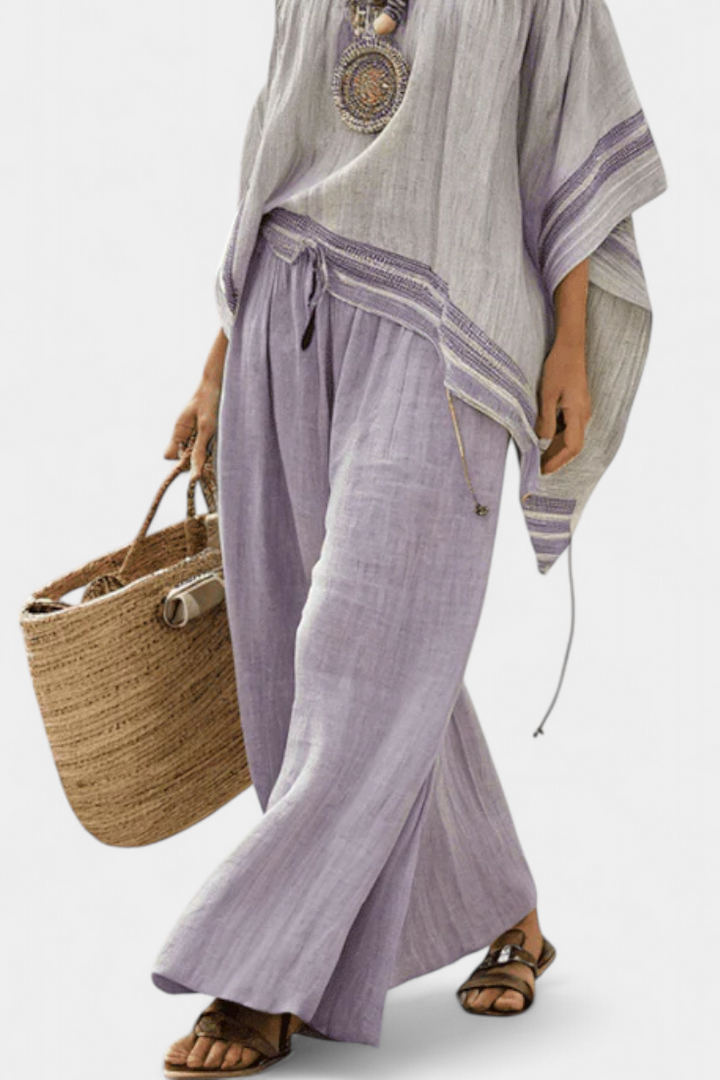 Completo in lino di bambù a righe, con spalle scoperte e pantaloni larghi per uno stile elegante e fresco