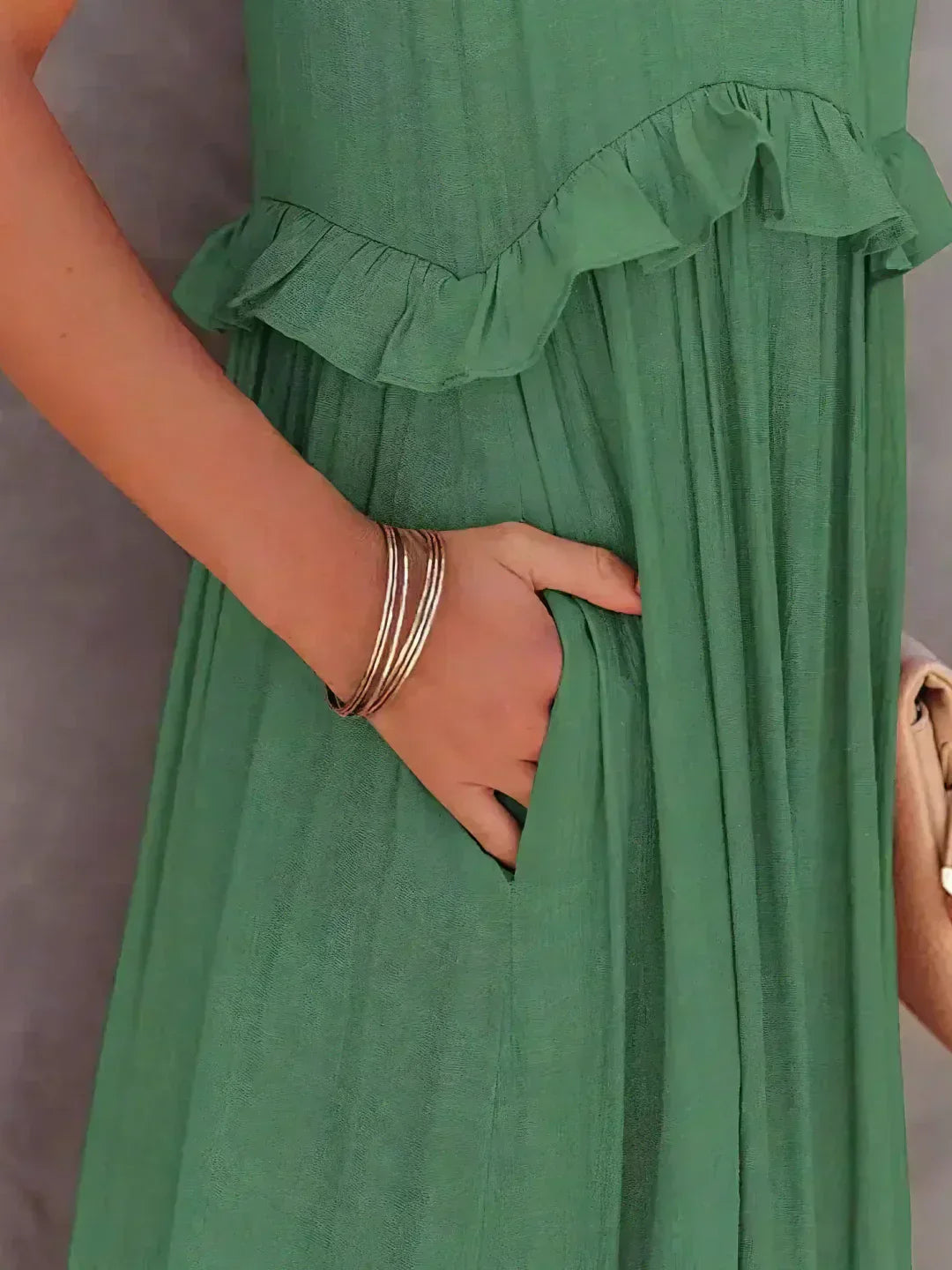 Emilia™ - Elegant Maxi Dress con Scollo a Halter e Dettagli a Volant per uno Stile Unico