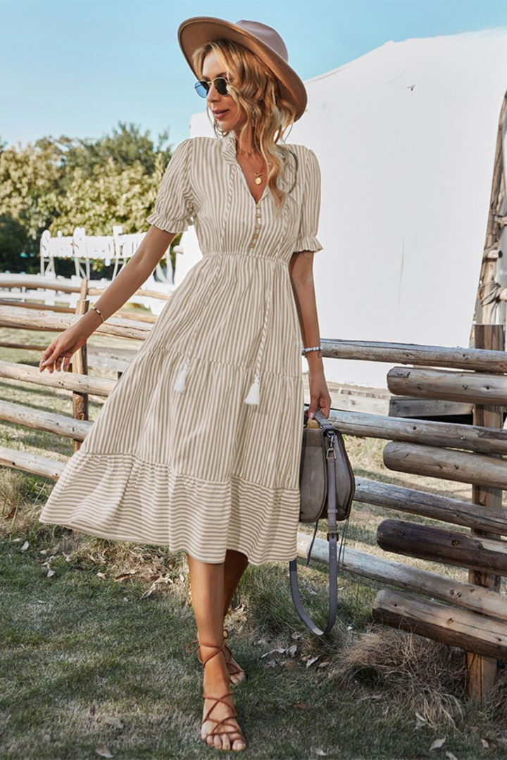 Lucia | Stile Frizzante Elegante con Abito Midi a Righe e Frange per un Look Sofisticato
