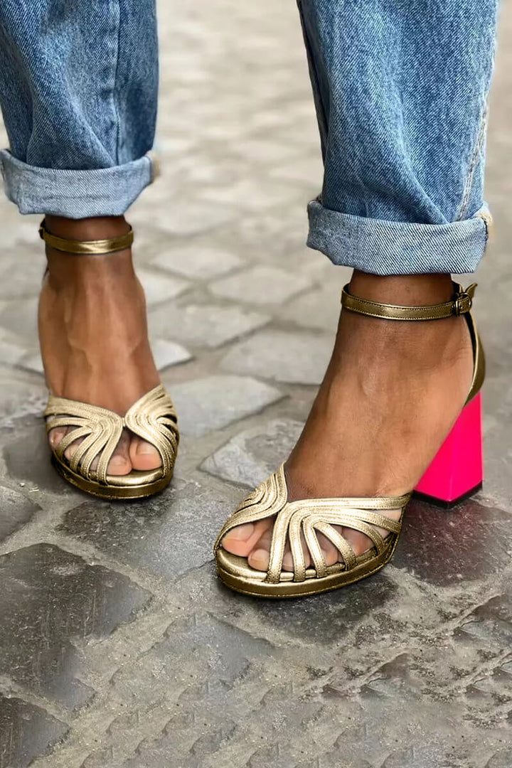 LUMA | Elegante Sandalo Metallico con Tacco Fluo per uno Stile Unico