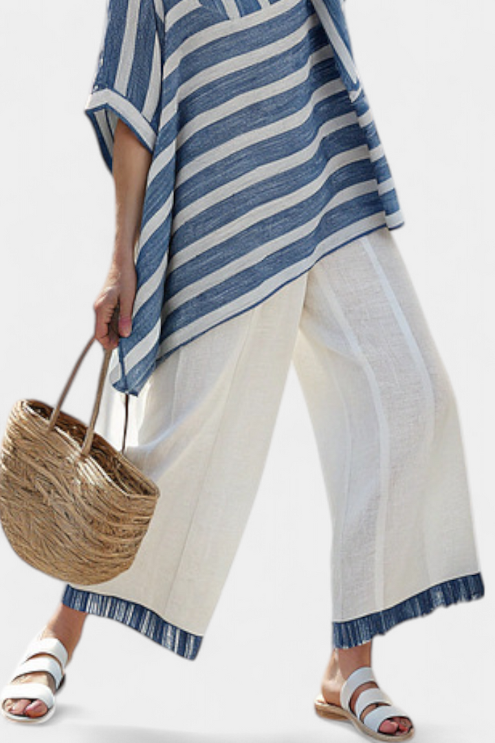 Elegante Set Mediterraneo in Lino con Strisce Blu e Pantaloni con Finitura a Orlo per un Look Fresco e Elegante