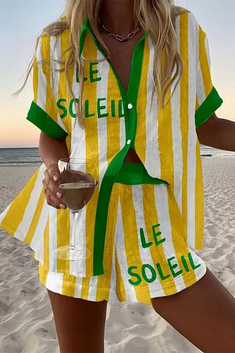 Halora™ | T-shirt corto in lino rigato giallo trama elegante e fresca