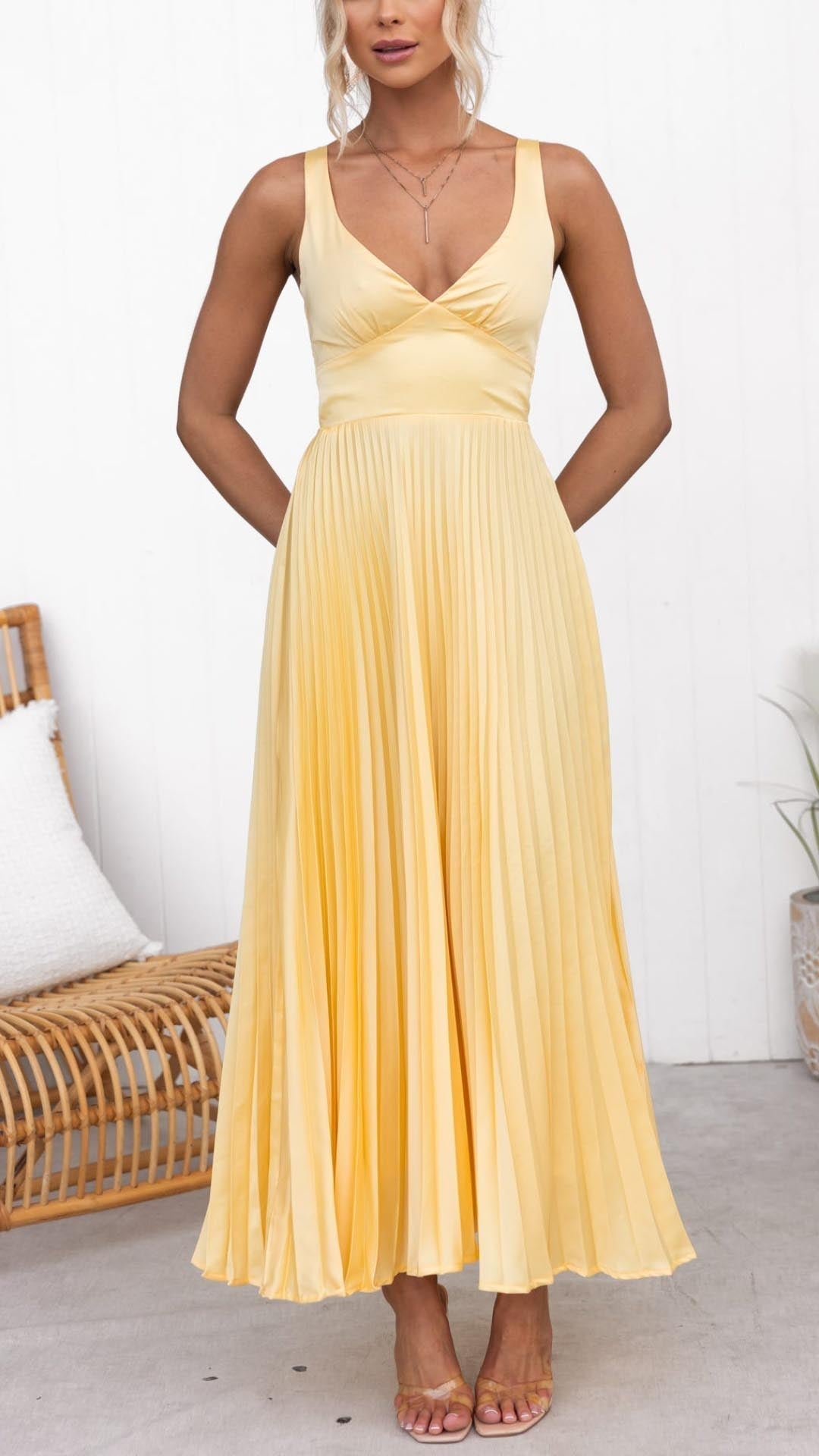 Aby™ | Abito Maxi Giallo Plissettato con Scollatura a V