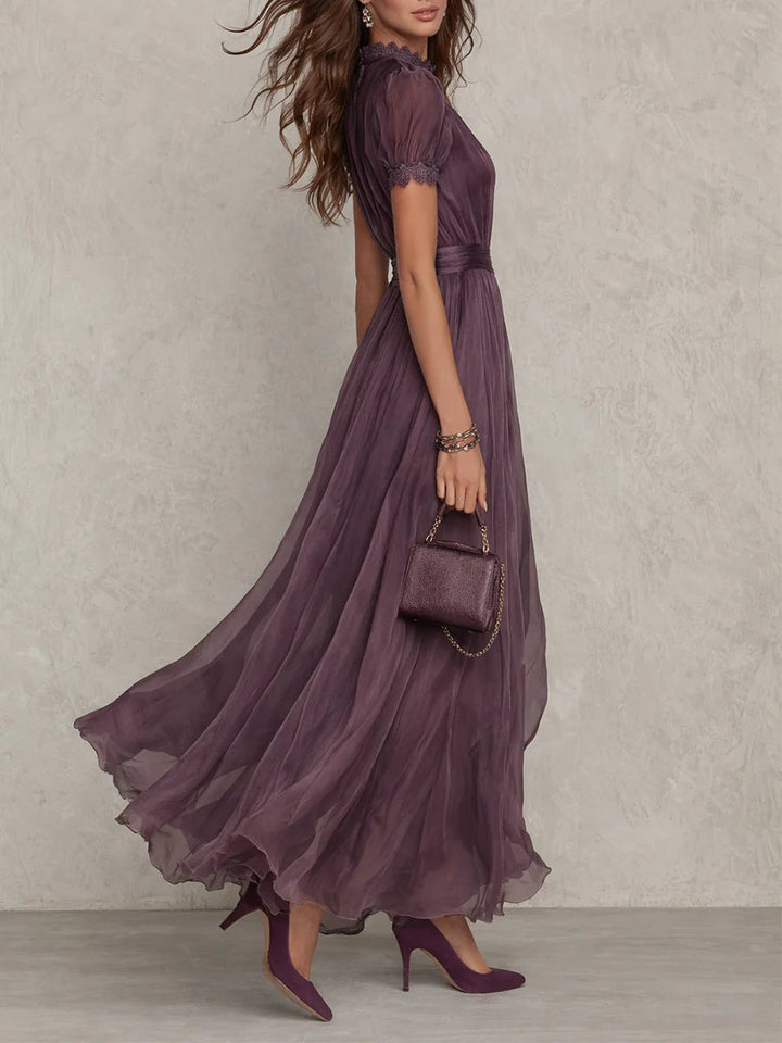 Flavia | Abito lungo viola con scollo a goccia e bordo in pizzo di chiffon