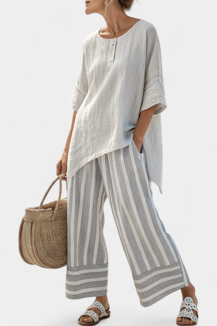 Completo Daisy di Blusa Asimmetrica e Pantaloni a Righe per uno Stile Moderno ed Elegante