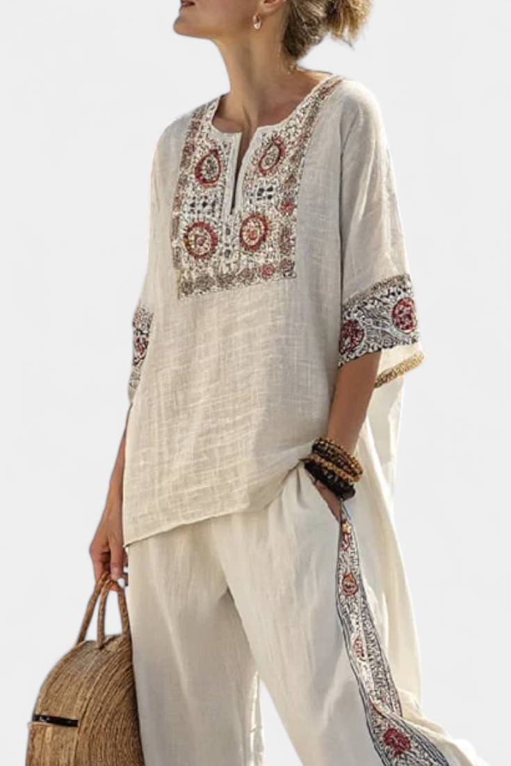 Set Ethnic Daisy in Raw with Delicate Floral Embroidery in Red and Black - Limited Edition