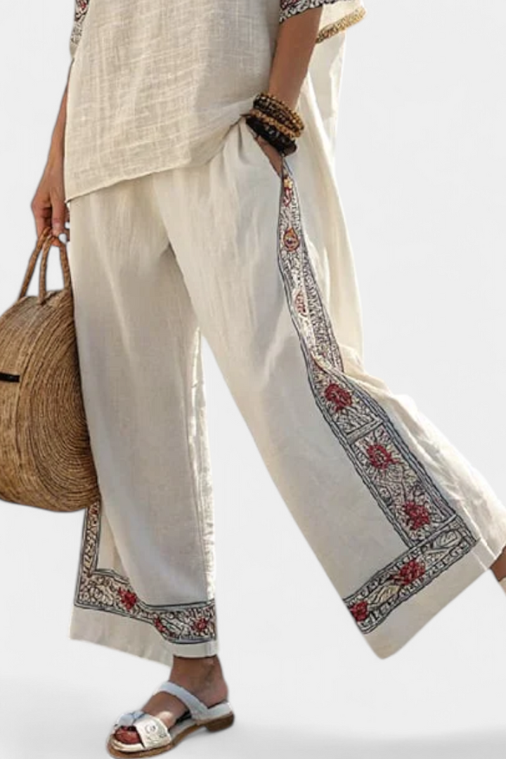 Set Ethnic Daisy in Raw with Delicate Floral Embroidery in Red and Black - Limited Edition