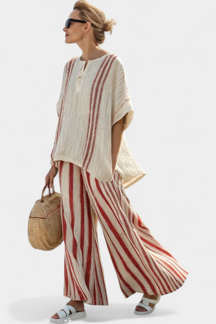 Mirella – top strutturato rosso a righe e pantaloni in lino