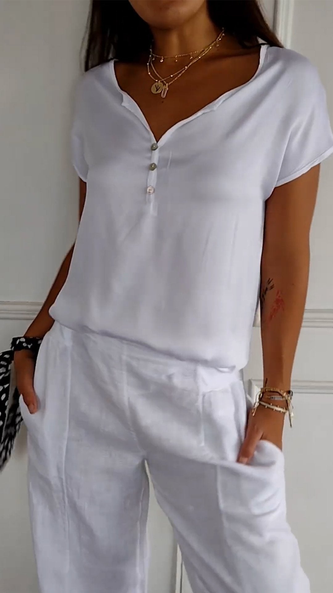 Marisa™ | T-shirt con scollo a V in eleganza casual